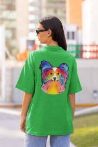 woman in an oversized t shirt on the street papillon 600